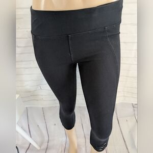 Betsy Johnson Black Cropped Leggings
